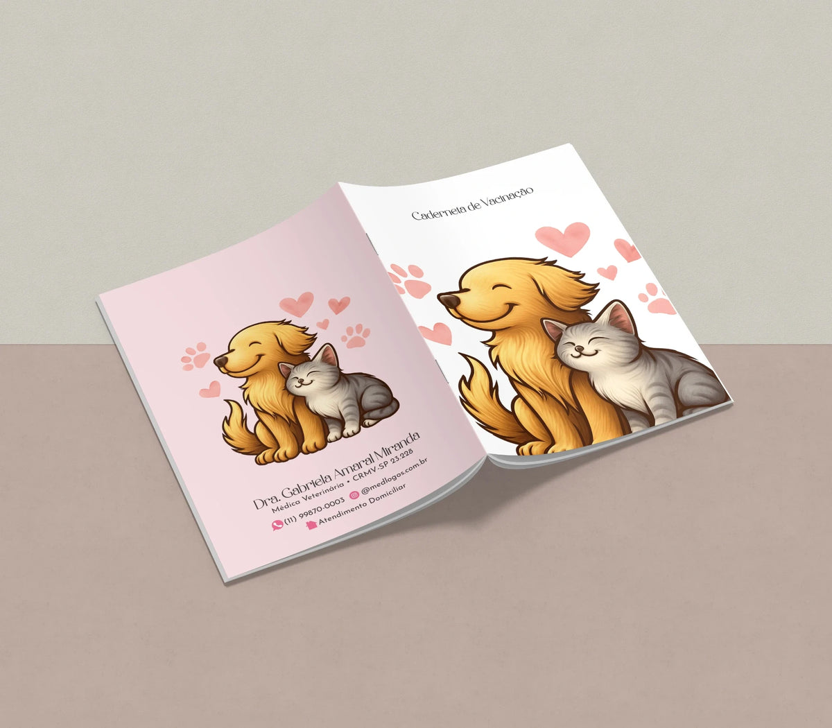 Capa e contracapa abertas do Passaporte Premium, com ilustrações de cão e gato